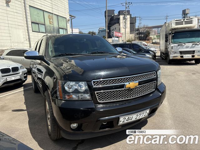Chevrolet Surburban 2012 — photo 3