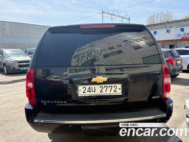 Chevrolet Surburban 2012 — photo 4