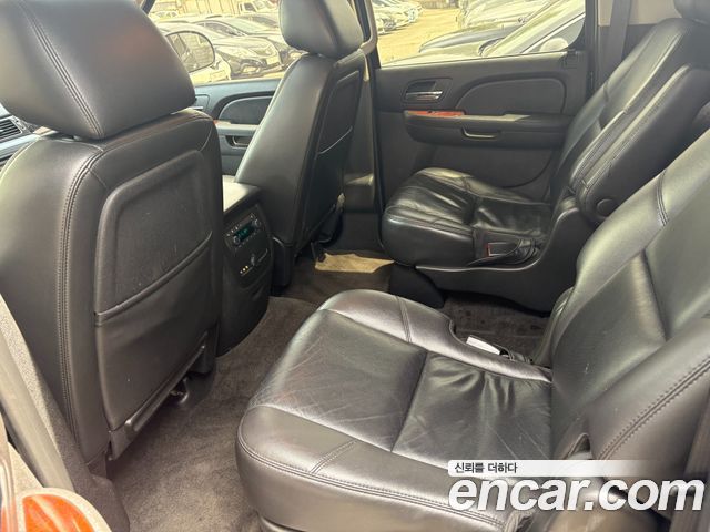 Chevrolet Surburban 2012 — photo 7
