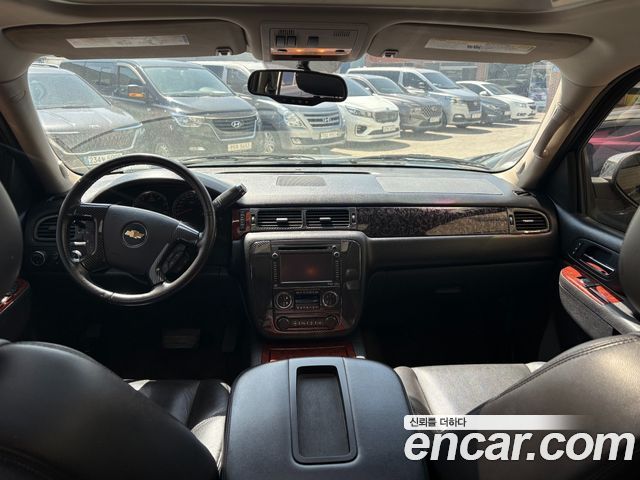 Chevrolet Surburban 2012 — photo 8