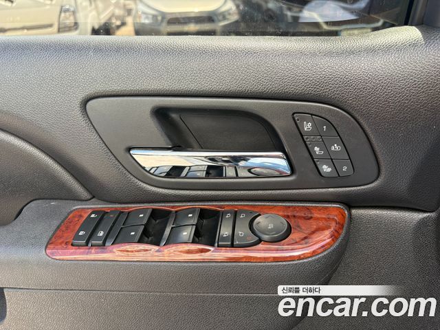 Chevrolet Surburban 2012 — photo 10