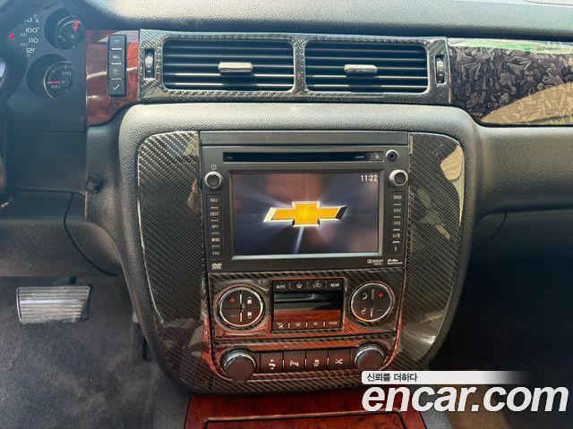 Chevrolet Surburban 2012 — photo 11