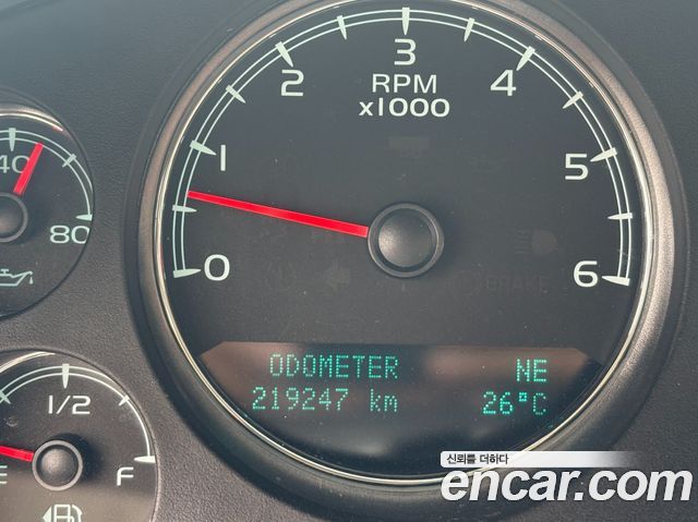 Chevrolet Surburban 2012 — photo 12