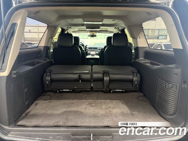 Chevrolet Surburban 2012 — photo 15