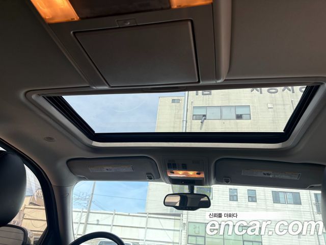 Chevrolet Surburban 2012 — photo 18