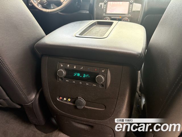 Chevrolet Surburban 2012 — photo 19