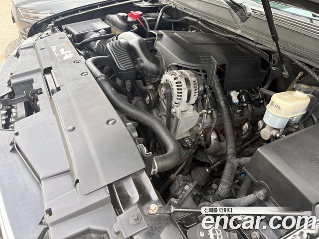 Chevrolet Surburban 2012 — photo 20