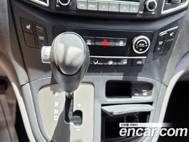 Hyundai Starex 2018 — photo 9
