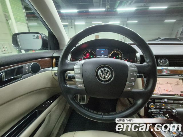 Volkswagen Phaeton 2011 — photo 8