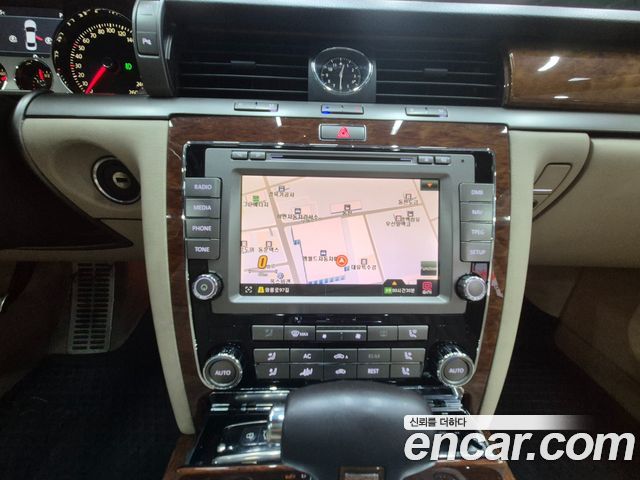 Volkswagen Phaeton 2011 — photo 11