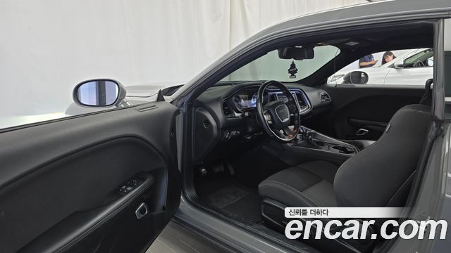 Dodge Challenger 2019 — photo 10