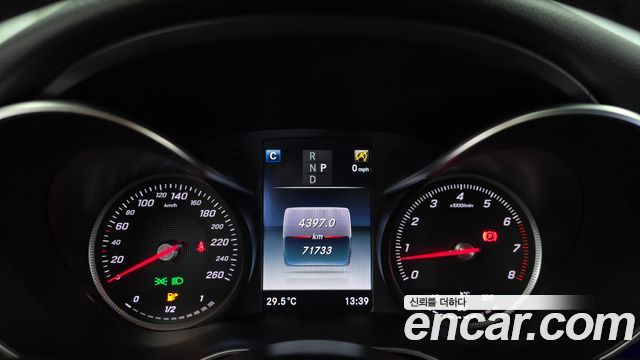 Mercedes-Benz C-Class 2018 — photo 11