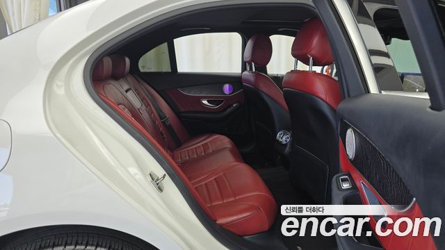 Mercedes-Benz C-Class 2018 — photo 17