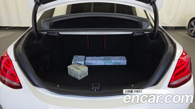 Mercedes-Benz C-Class 2018 — photo 26