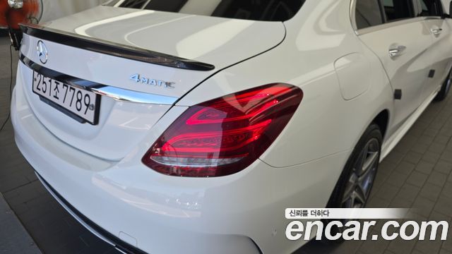 Mercedes-Benz C-Class 2018 — photo 9