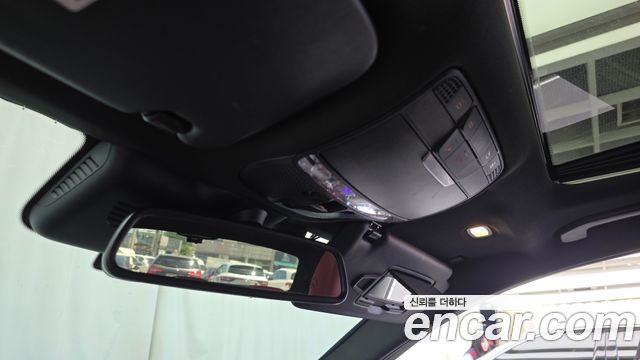 Mercedes-Benz C-Class 2018 — photo 28