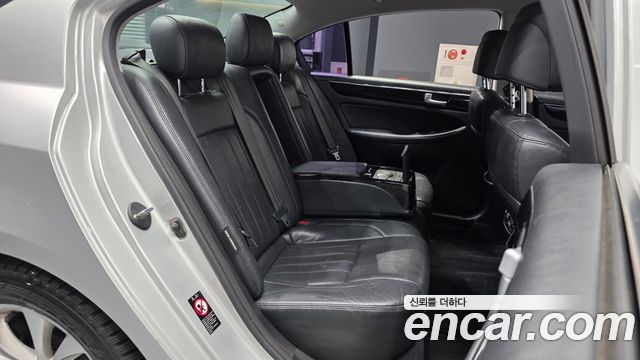 Hyundai Genesis 2013 — photo 18