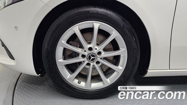 Mercedes-Benz A-Class 2020 — photo 5