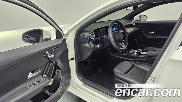 Mercedes-Benz A-Class 2020 — photo 10