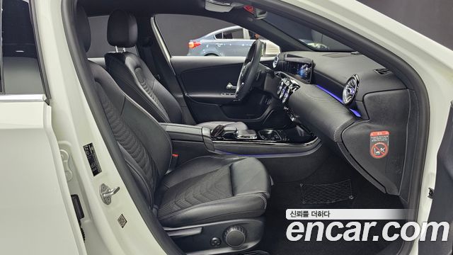 Mercedes-Benz A-Class 2020 — photo 12