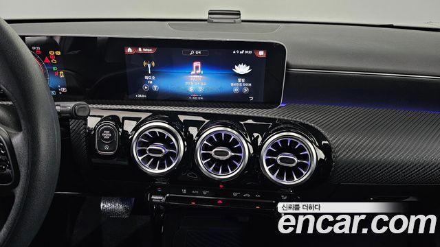 Mercedes-Benz A-Class 2020 — photo 13