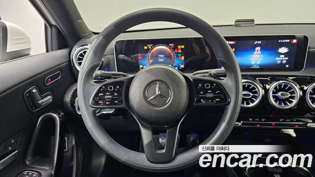 Mercedes-Benz A-Class 2020 — photo 15