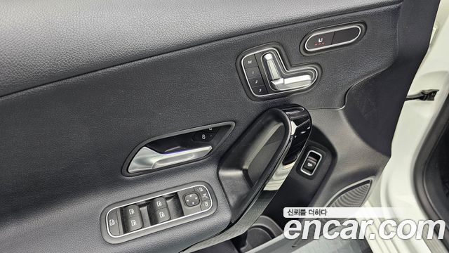 Mercedes-Benz A-Class 2020 — photo 18