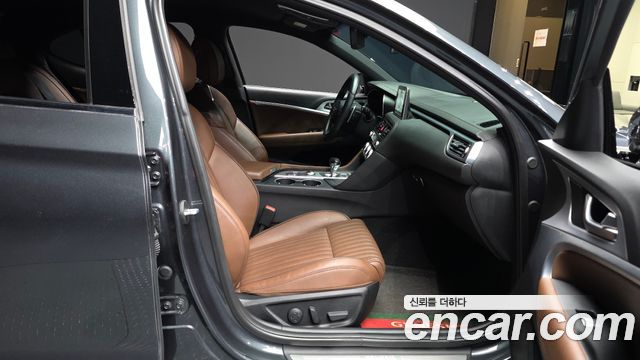 Genesis G70 2019 — photo 17