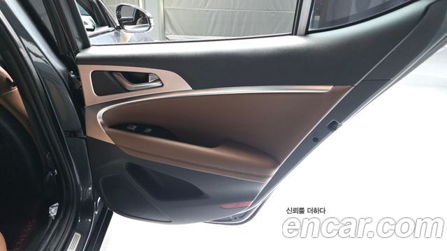 Genesis G70 2019 — photo 15