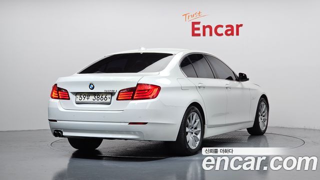 BMW 5-Series 2012 — photo 2