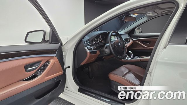 BMW 5-Series 2012 — photo 10