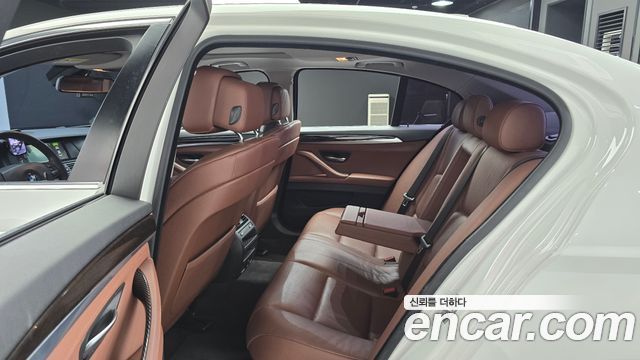 BMW 5-Series 2012 — photo 11