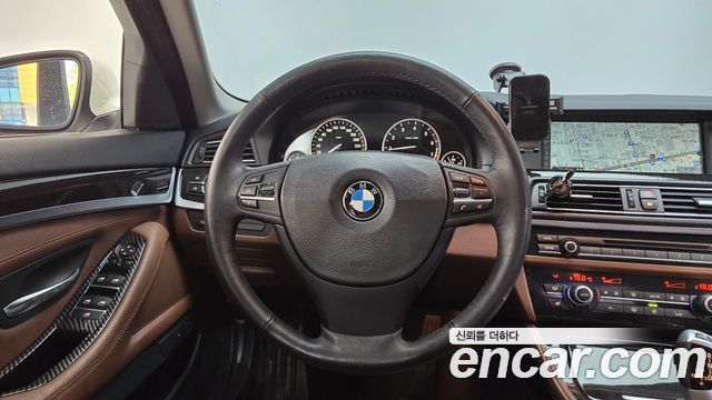BMW 5-Series 2012 — photo 12