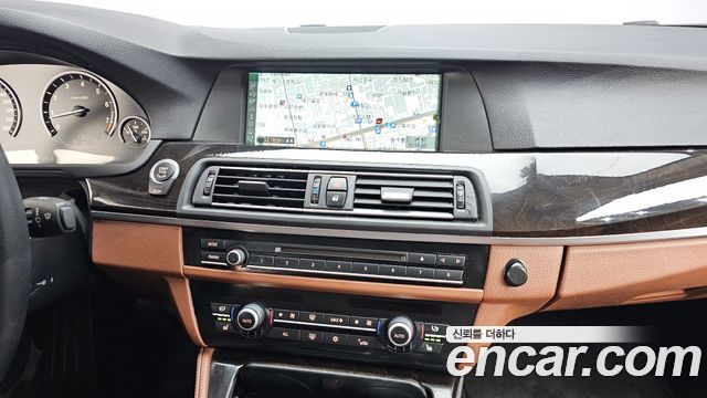 BMW 5-Series 2012 — photo 13