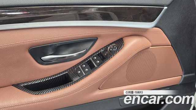 BMW 5-Series 2012 — photo 18