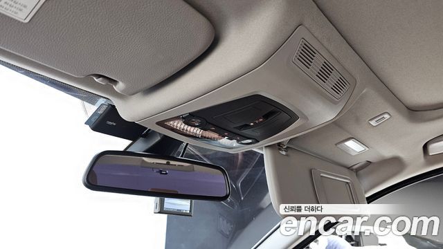 BMW 5-Series 2012 — photo 19