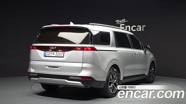 Kia Canival 2022 — photo 2