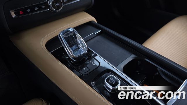 Volvo XC90 2022 — photo 9