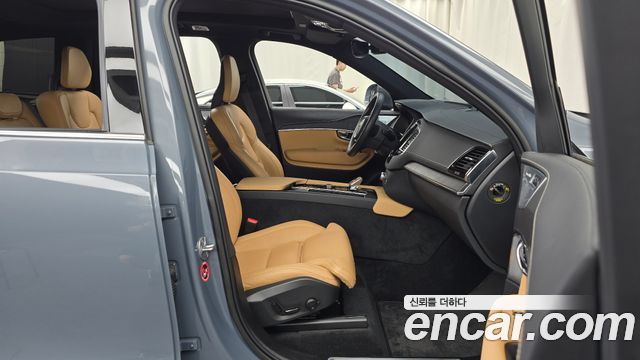 Volvo XC90 2022 — photo 11
