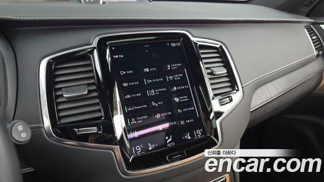 Volvo XC90 2022 — photo 16
