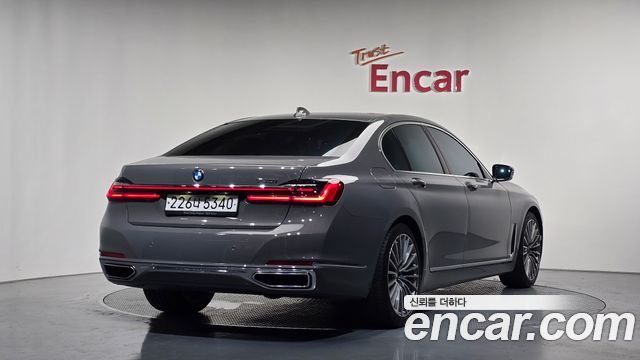 BMW 7-Series 2021 — photo 2