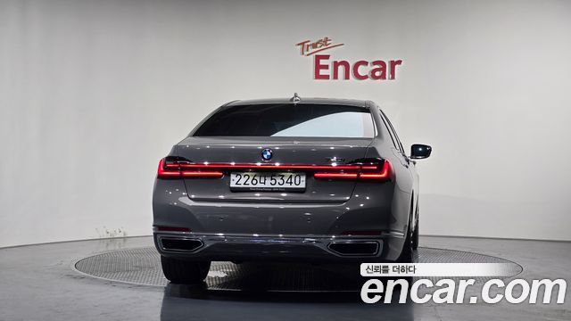 BMW 7-Series 2021 — photo 4