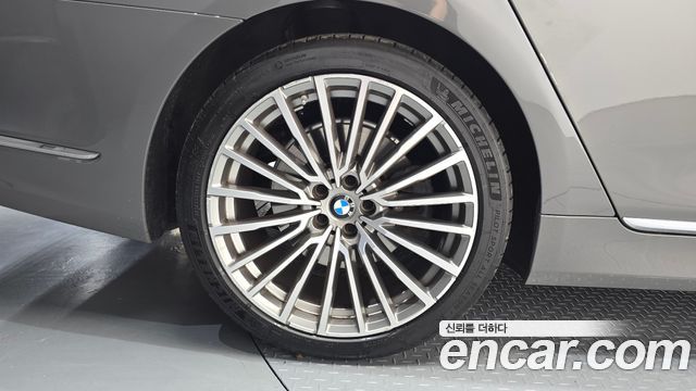 BMW 7-Series 2021 — photo 5