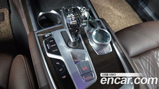 BMW 7-Series 2021 — photo 12