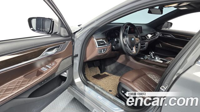 BMW 7-Series 2021 — photo 13