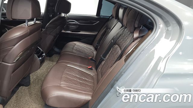 BMW 7-Series 2021 — photo 17