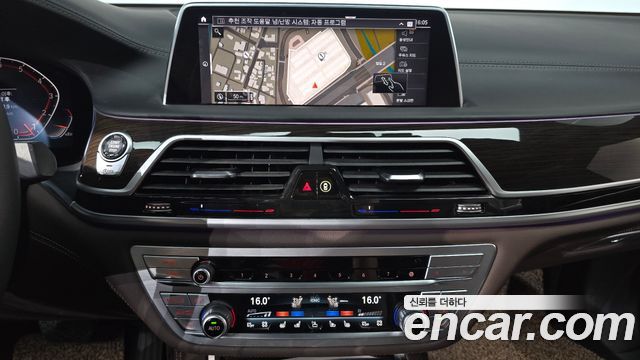 BMW 7-Series 2021 — photo 18