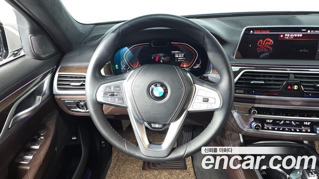 BMW 7-Series 2021 — photo 19