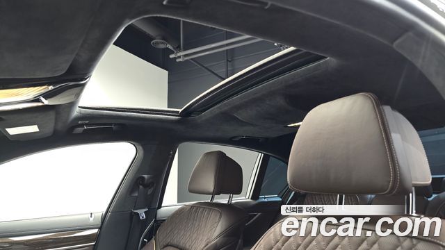 BMW 7-Series 2021 — photo 22