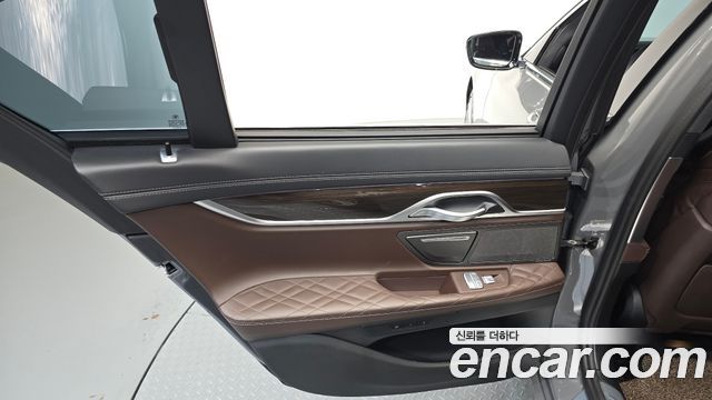 BMW 7-Series 2021 — photo 15